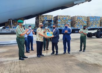 发挥互助关怀精神 李金友捐赠1万5千箱食物包予退伍军人