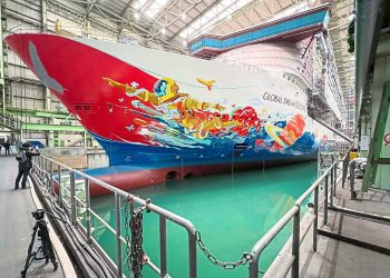 亚洲最大豪华邮轮 首航或将驶向报废场