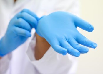 券商：快趁高卖掉！手套股还未到最坏时刻