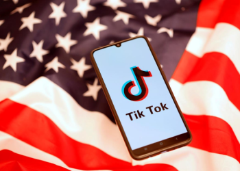 美国法案通过 所有政府手机禁用TikTok