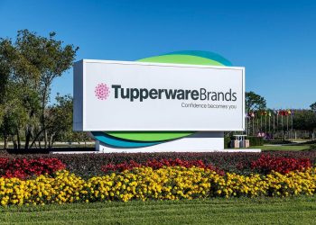 Tupperware股价暴跌近50% 将面临倒闭？