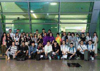 配合FLYS公益项目 3校44人参与大学与企业观摩团